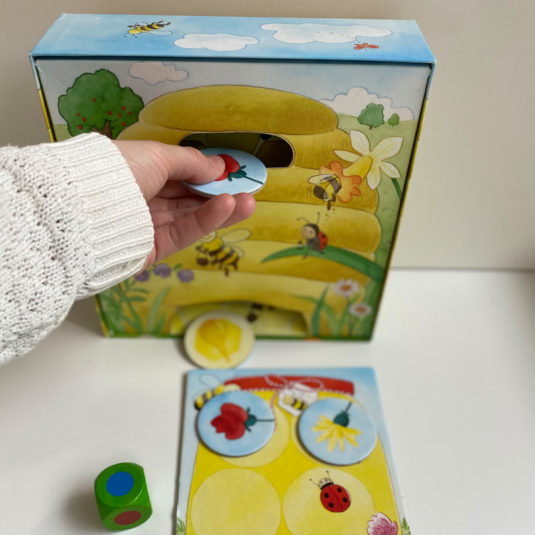 Erste einfache Spiele für Kleinkinder - Erste einfache Spiele für Kleinkinder - © Barbara Gaisböck / wunsch-kind.at