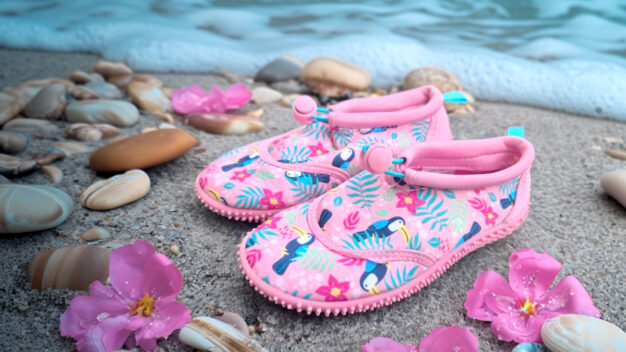 Die besten Badeschuhe für Kinder